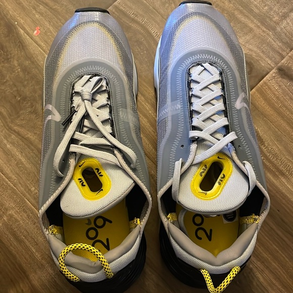 Nike - Picture 3 of 8